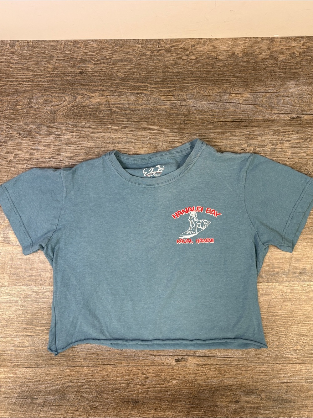Hanalei  Bay Kauai Hawaii “Too Many Kooks in the Kitchen” Cropped Graphic Tee |
